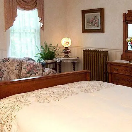 Red Forest Bed And Breakfast Inn-3