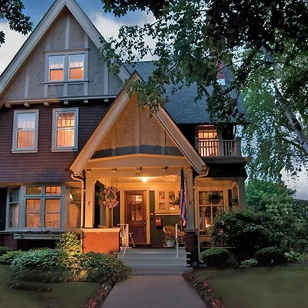 Red Forest Bed And Breakfast Inn-2